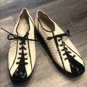 Amalfi by Rangoni Black and White Shoes